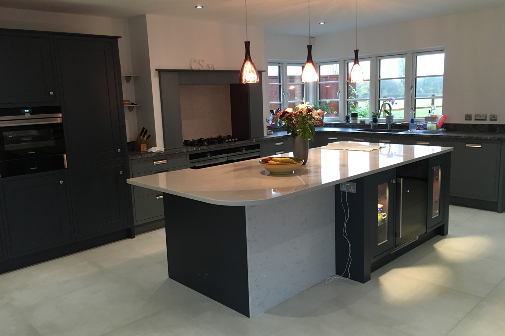 Luxury house kitchen decoration by KD & Z Waller decorators